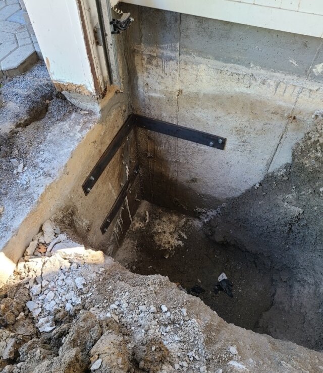 Crack repair reinforced corner